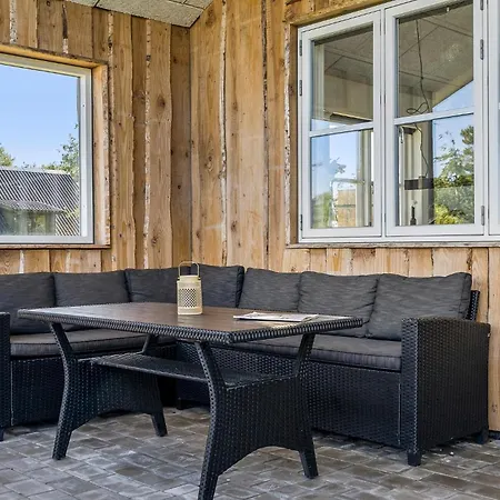 Σπίτι διακοπών 4 Bedroom Cozy In *