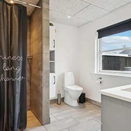 4 Bedroom Cozy In Skjern