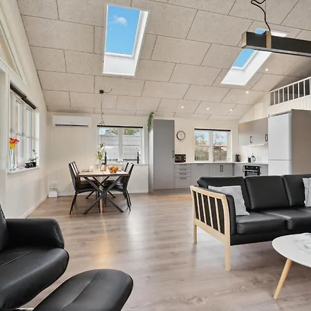 4 Bedroom Cozy In Σπίτι διακοπών *