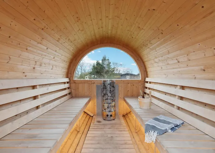 4 Bedroom Cozy In 펜션 *