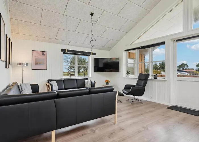 4 Bedroom Cozy In 펜션 Skjern